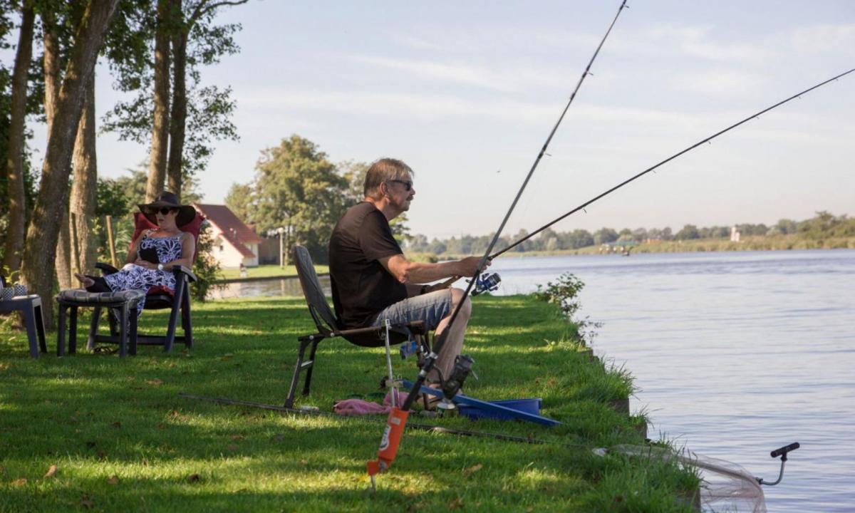 Chalet Kajuit 418 Op 5 Sterren Camping Bergumermeer Hotel Suameer Kültér fotó