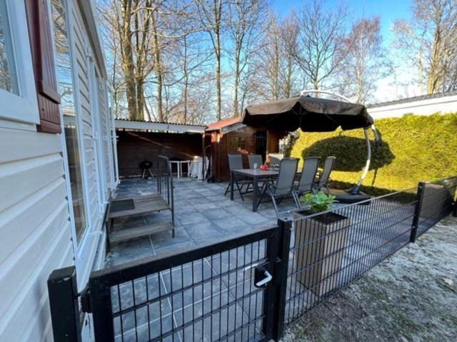 Chalet Kajuit 418 Op 5 Sterren Camping Bergumermeer Hotel Suameer Kültér fotó