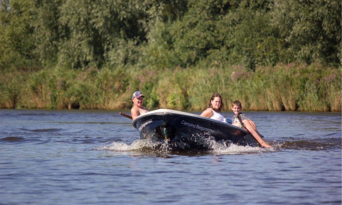 Chalet Kajuit 418 Op 5 Sterren Camping Bergumermeer Hotel Suameer Kültér fotó