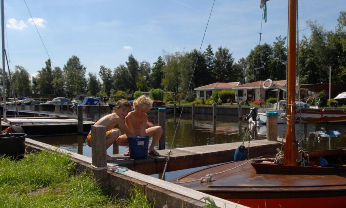Chalet Kajuit 418 Op 5 Sterren Camping Bergumermeer Hotel Suameer Kültér fotó