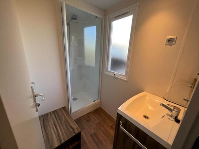 Chalet Kajuit 418 Op 5 Sterren Camping Bergumermeer Hotel Suameer Kültér fotó